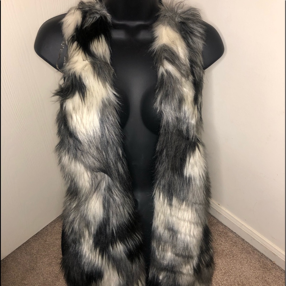 Almost Famous XS Faux Fur Vest